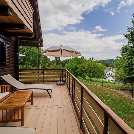 펜션 Log Vista View With Seasonal Hot Tub *