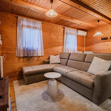 Log Vista View With Seasonal Hot Tub *