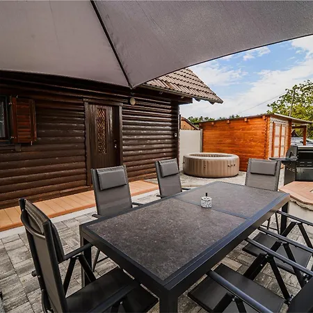 Log Vista View With Seasonal Hot Tub *