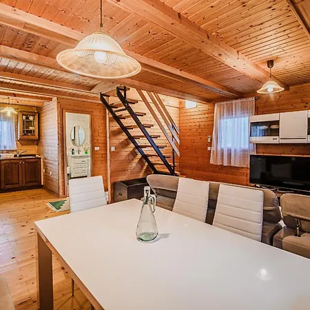 Log Vista View With Seasonal Hot Tub 펜션