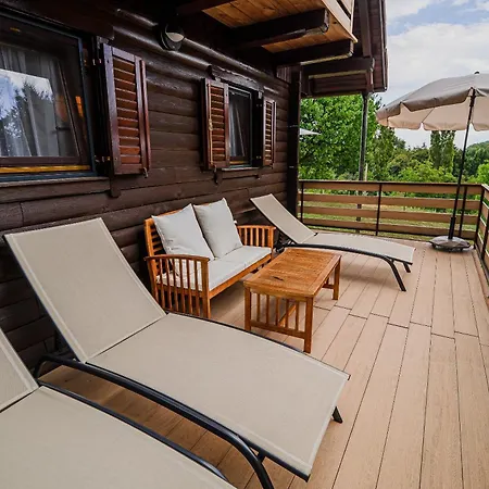 Дом отдыха Log Vista View With Seasonal Hot Tub