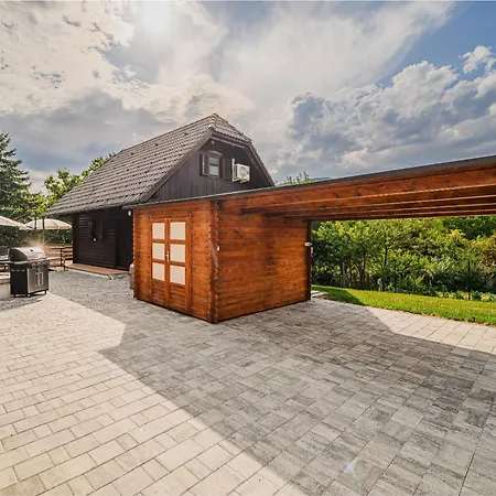 Log Vista View With Seasonal Hot Tub Bizeljsko