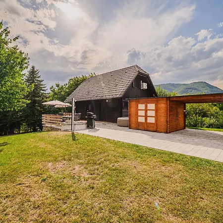 펜션 Log Vista View With Seasonal Hot Tub *