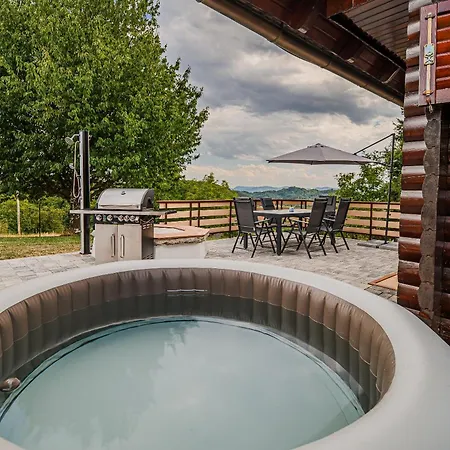 펜션 Log Vista View With Seasonal Hot Tub *