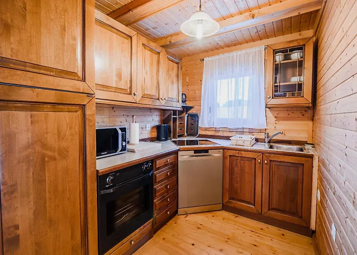 Počitniška hiša Log Vista View With Seasonal Hot Tub Bizeljsko