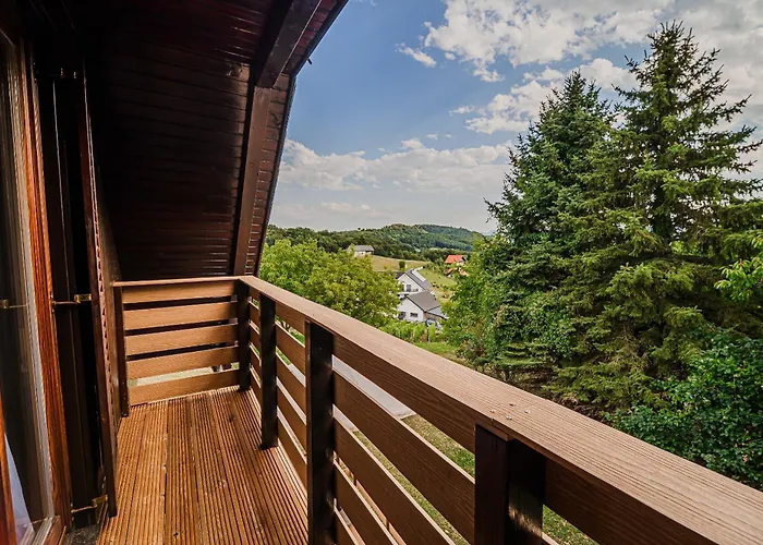 Log Vista View With Seasonal Hot Tub Počitniška hiša Bizeljsko
