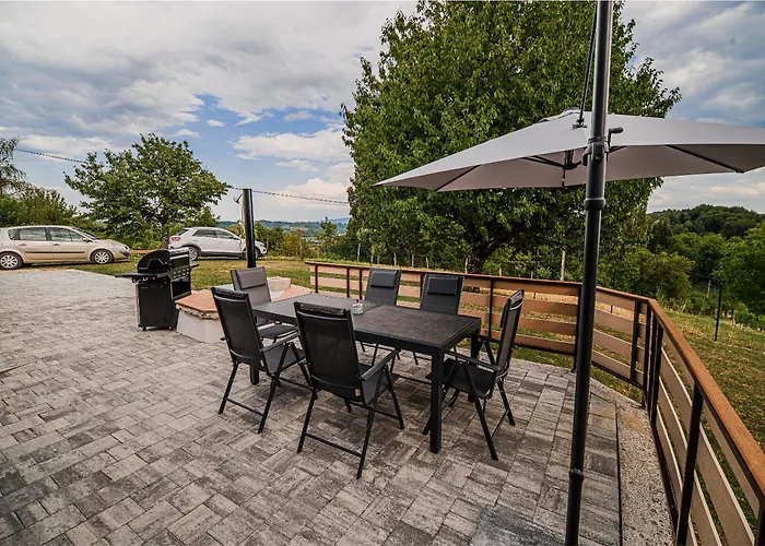 Log Vista View With Seasonal Hot Tub Počitniška hiša *