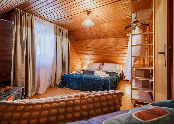 Počitniška hiša Log Vista View With Seasonal Hot Tub Bizeljsko