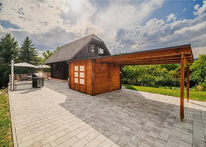 Log Vista View With Seasonal Hot Tub Bizeljsko