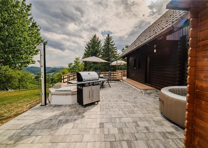 Log Vista View With Seasonal Hot Tub Počitniška hiša *